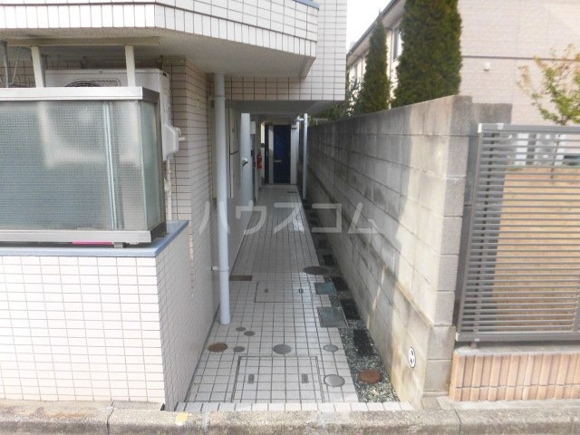 18/20 エントランス