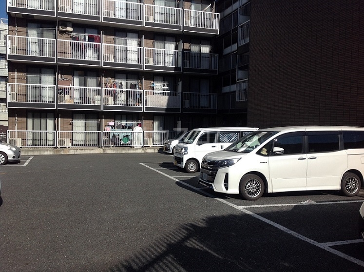 13/15 駐車場