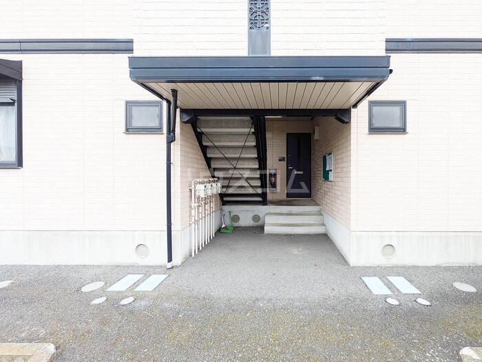 28/30 エントランス