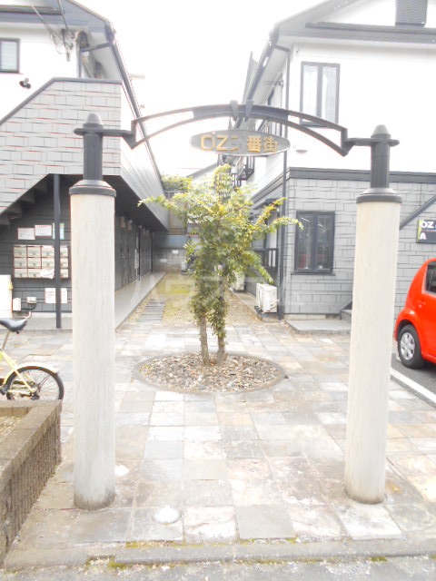 28/30 エントランス