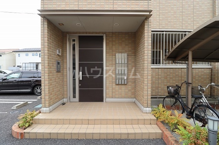 27/30 エントランス