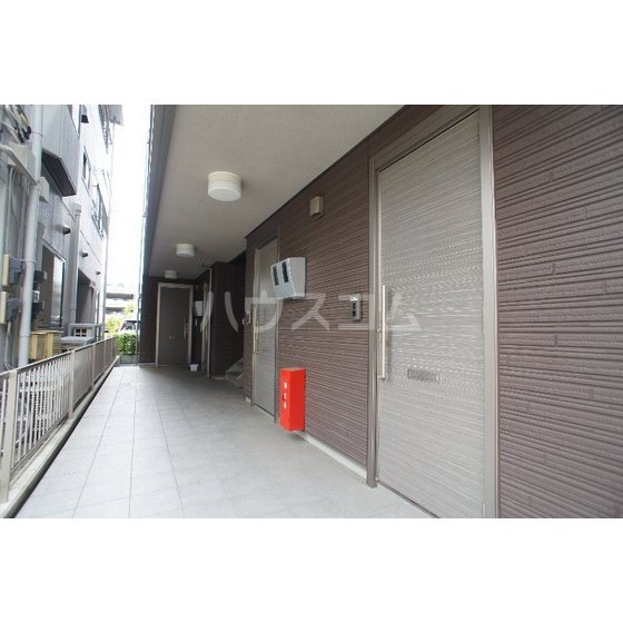 24/30 エントランス