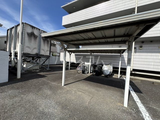 27/30 駐車場