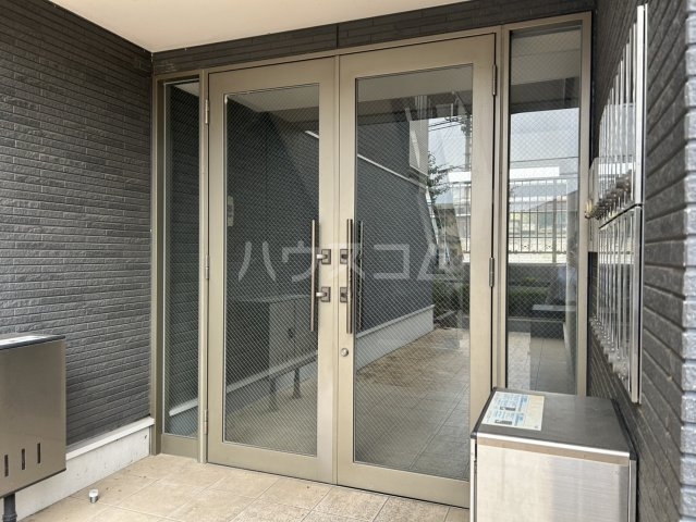 25/30 エントランス