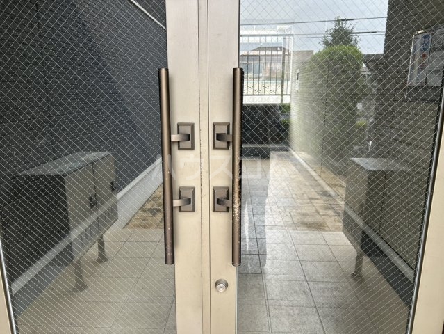 26/30 エントランス
