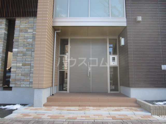 21/22 エントランス