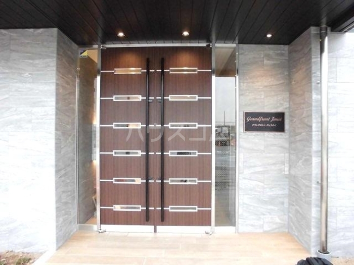 18/28 エントランス