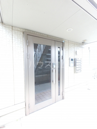 17/23 エントランス