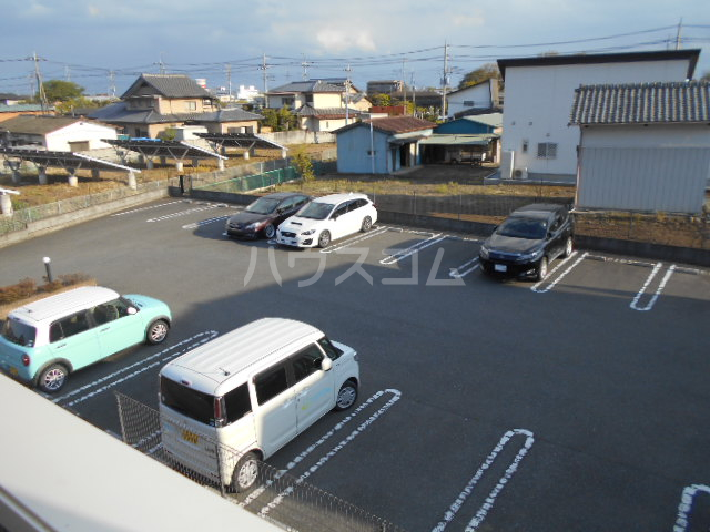 28/30 駐車場