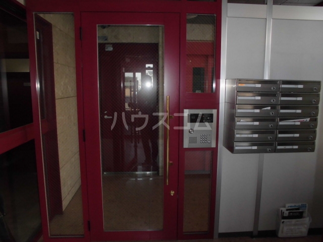 16/20 エントランス