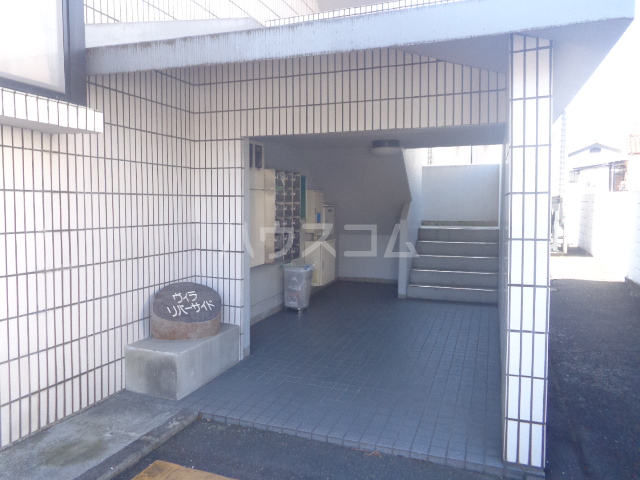 25/29 エントランス