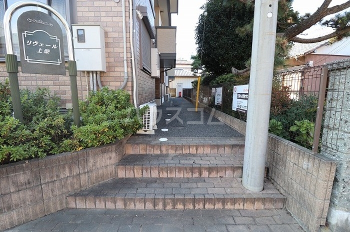 19/30 エントランス