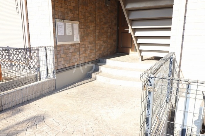 22/30 エントランス