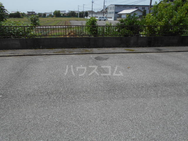 2/3 駐車場