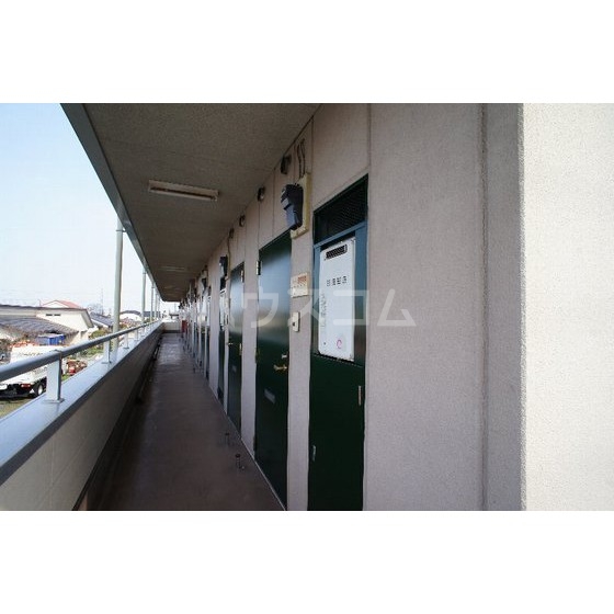 13/16 エントランス