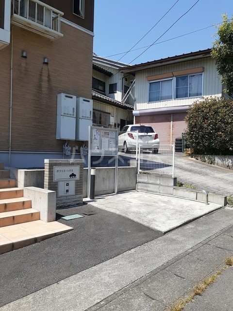 27/30 駐車場