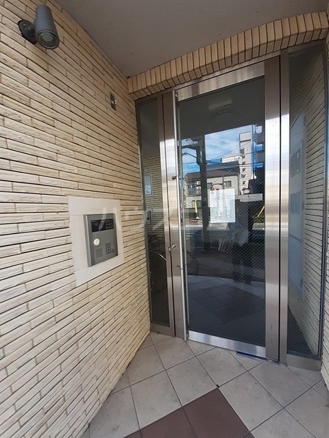 14/20 エントランス