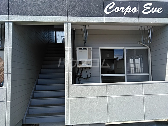 21/30 エントランス