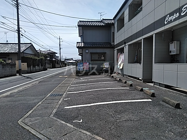 22/30 駐車場