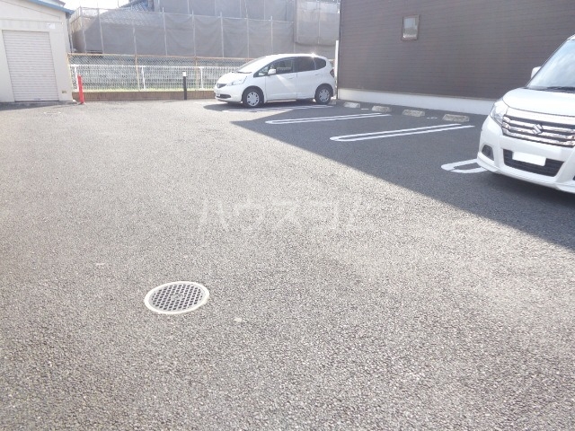 28/30 駐車場