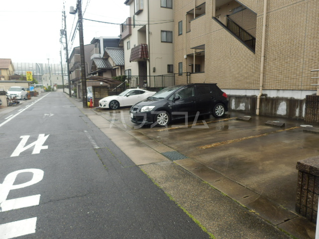 2/3 駐車場
