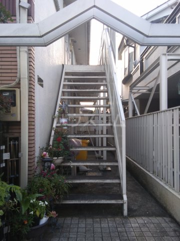 24/30 エントランス