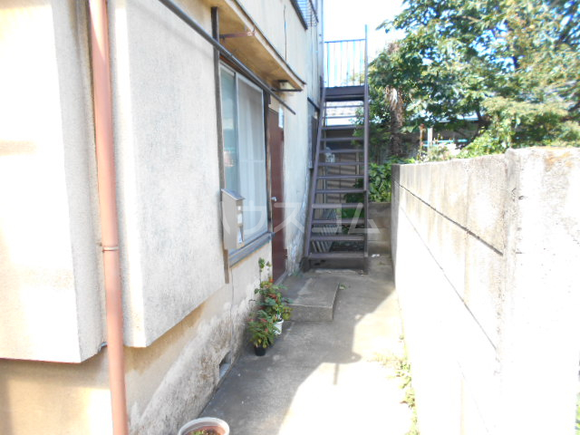 27/30 エントランス