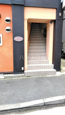 21/28 エントランス