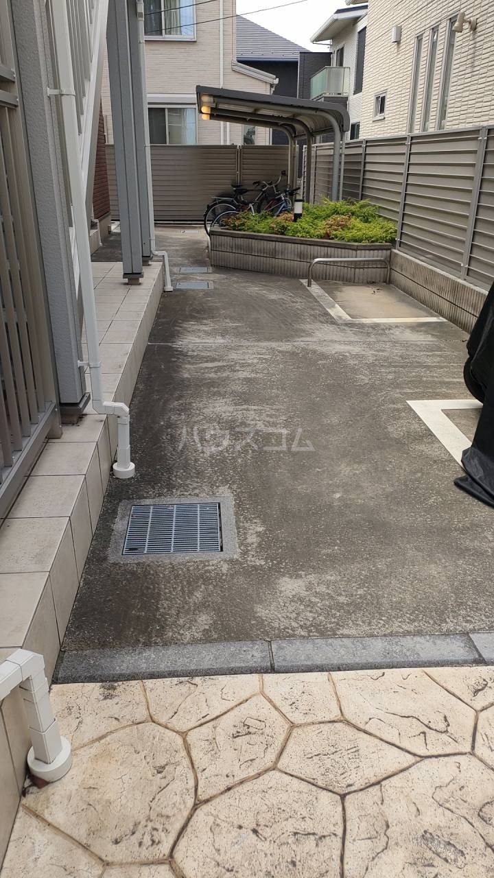 27/30 駐車場
