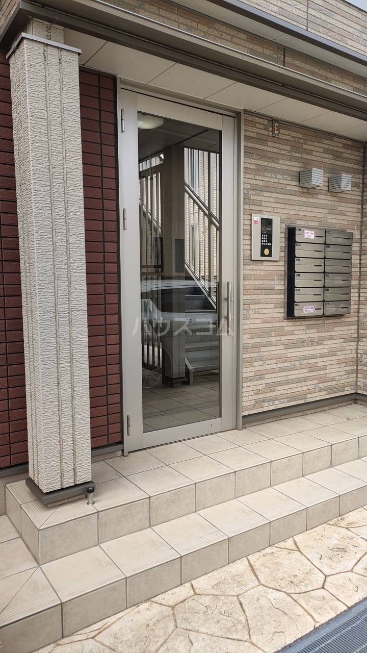 26/30 エントランス