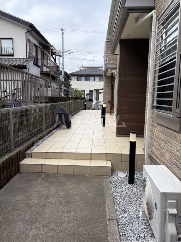 25/30 エントランス