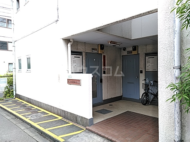 23/27 エントランス