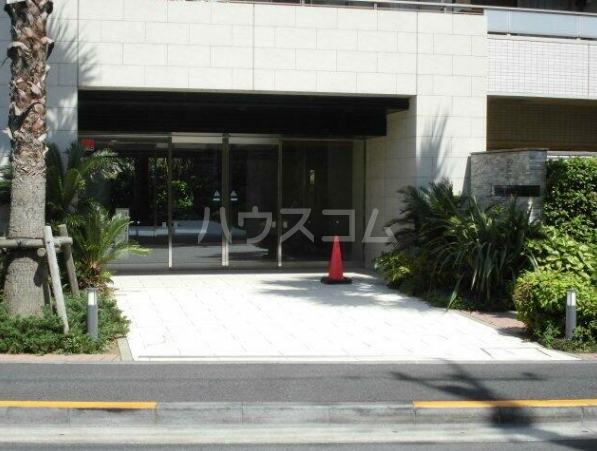 16/20 エントランス