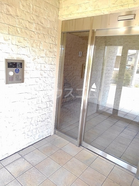 20/30 エントランス