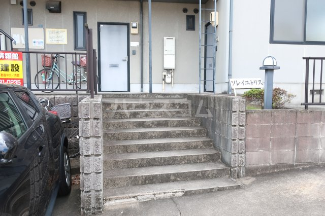 20/23 エントランス