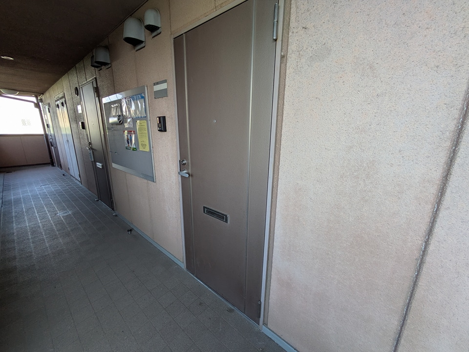 19/30 エントランス