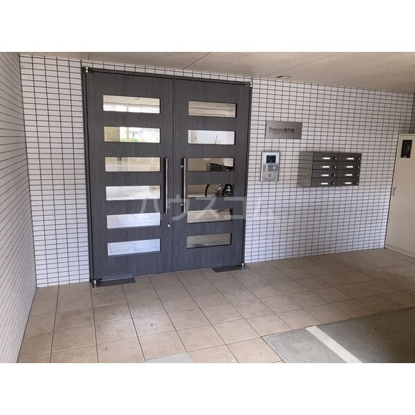 16/19 エントランス