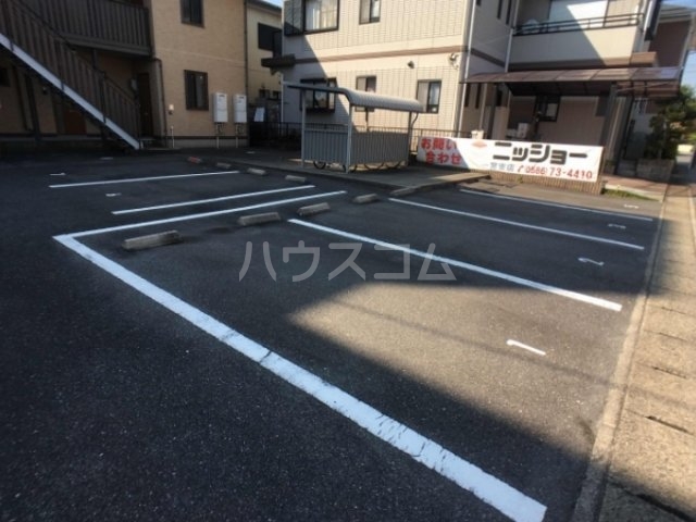 18/29 駐車場