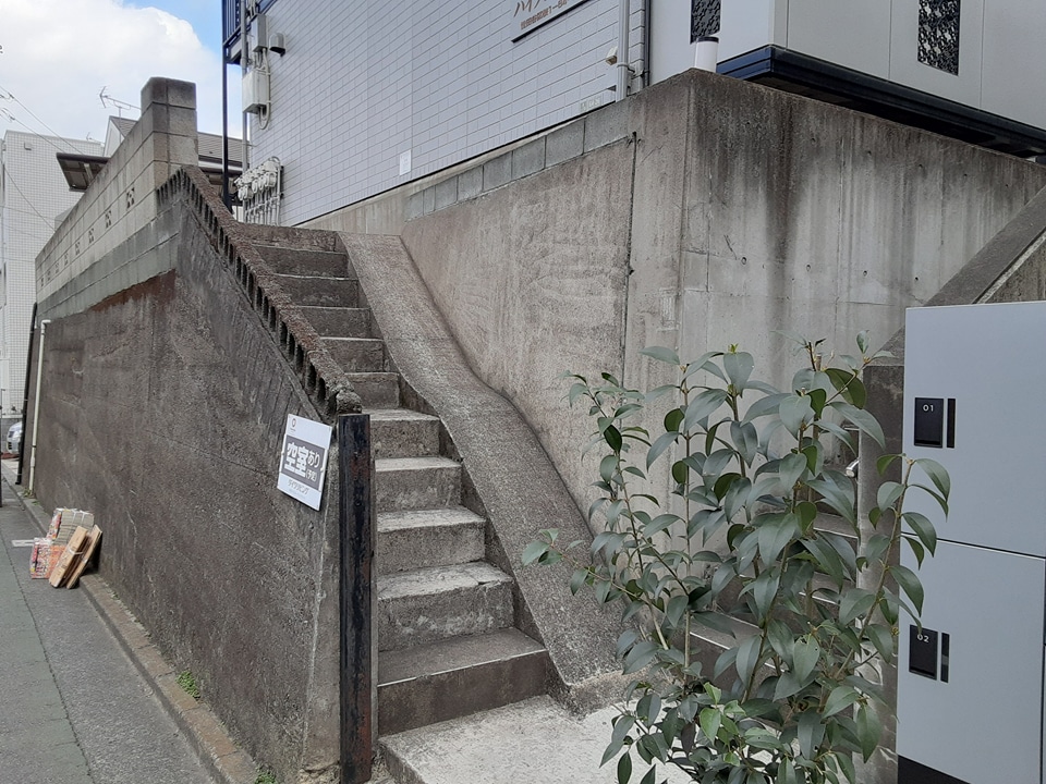 26/30 エントランス