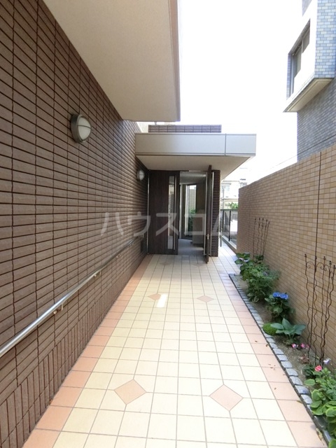 15/23 エントランス