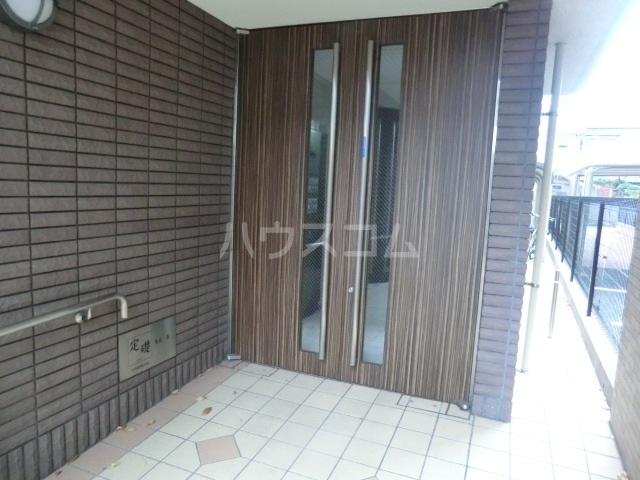 16/23 エントランス