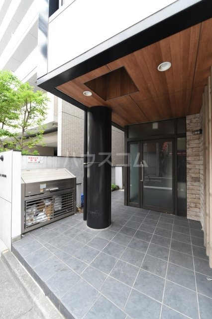 21/25 エントランス