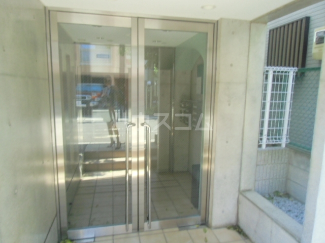 21/30 エントランス