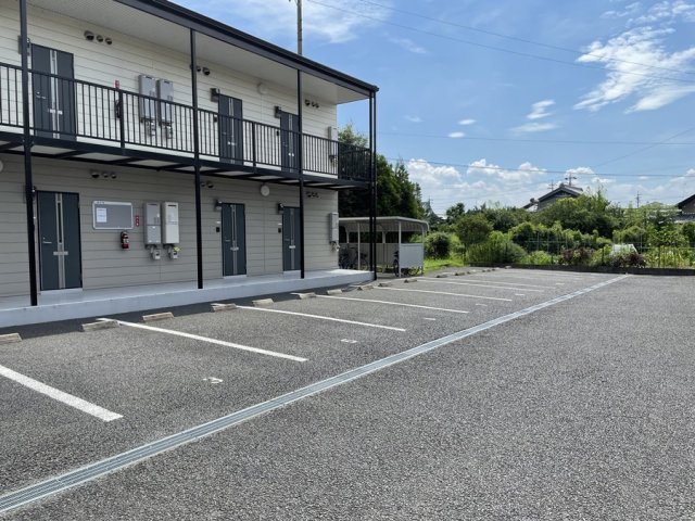 28/30 駐車場