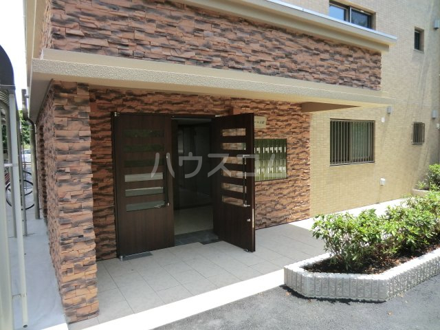 18/29 エントランス