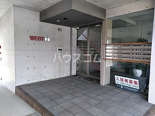 22/30 エントランス