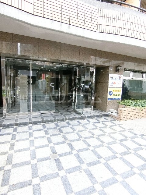 16/19 エントランス