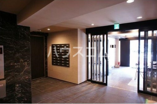 21/30 エントランス