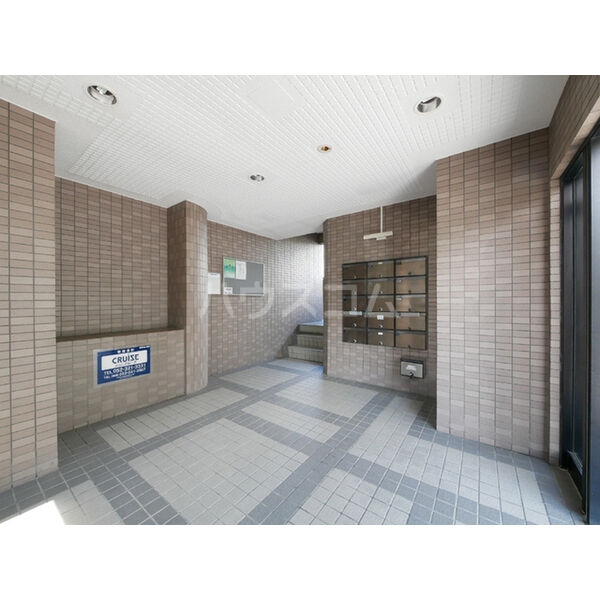 13/16 エントランス