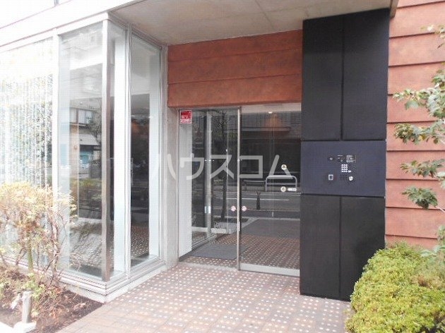 19/27 エントランス